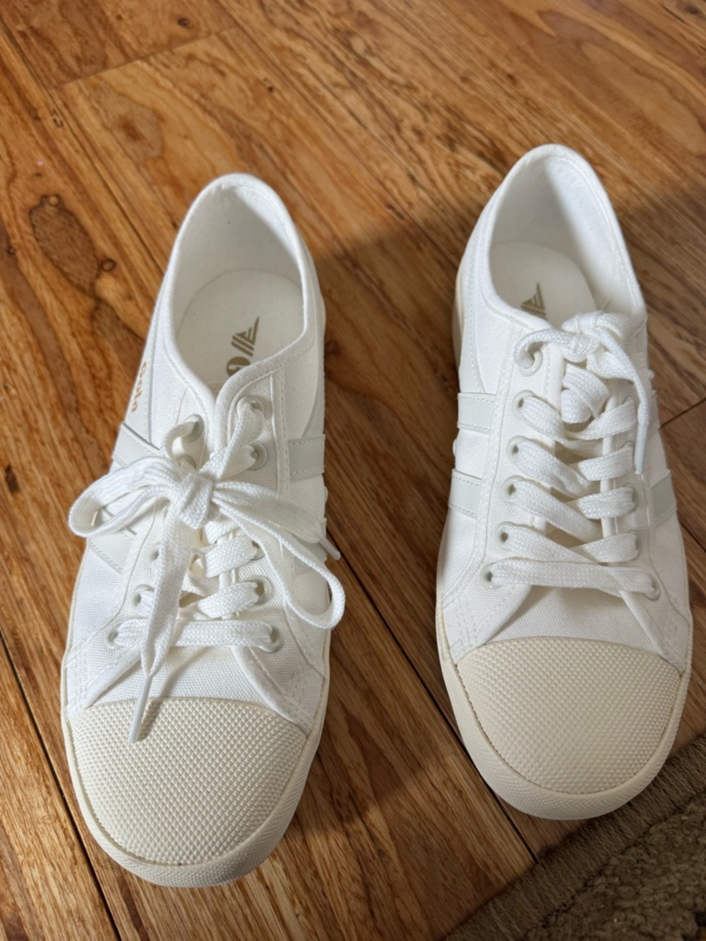 Gola Women's Off-White Canvas Low-Top Sneakers with Gold Logo - Picture 2 of 5